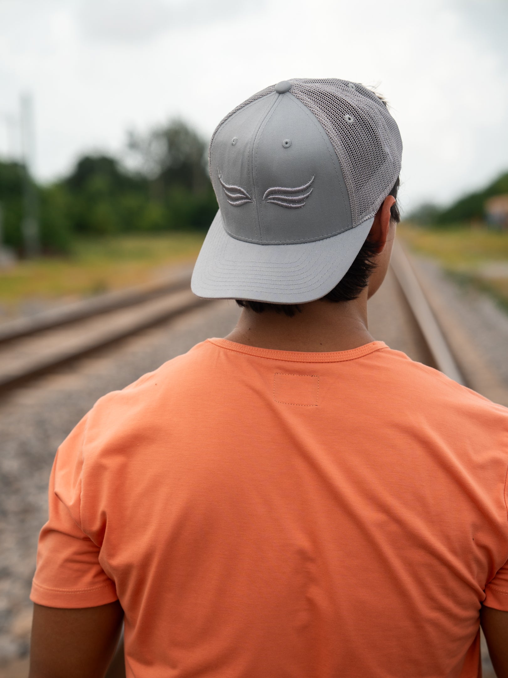 Trucker Hat – Graphite Flow | Close-up of stitching and cotton/nylon blend